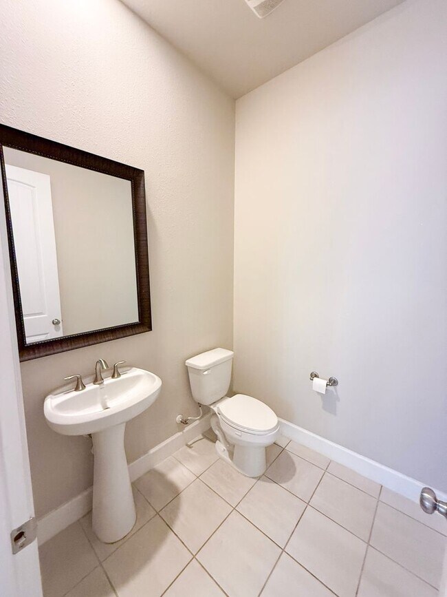 Building Photo - Come view this home located in the heart o...