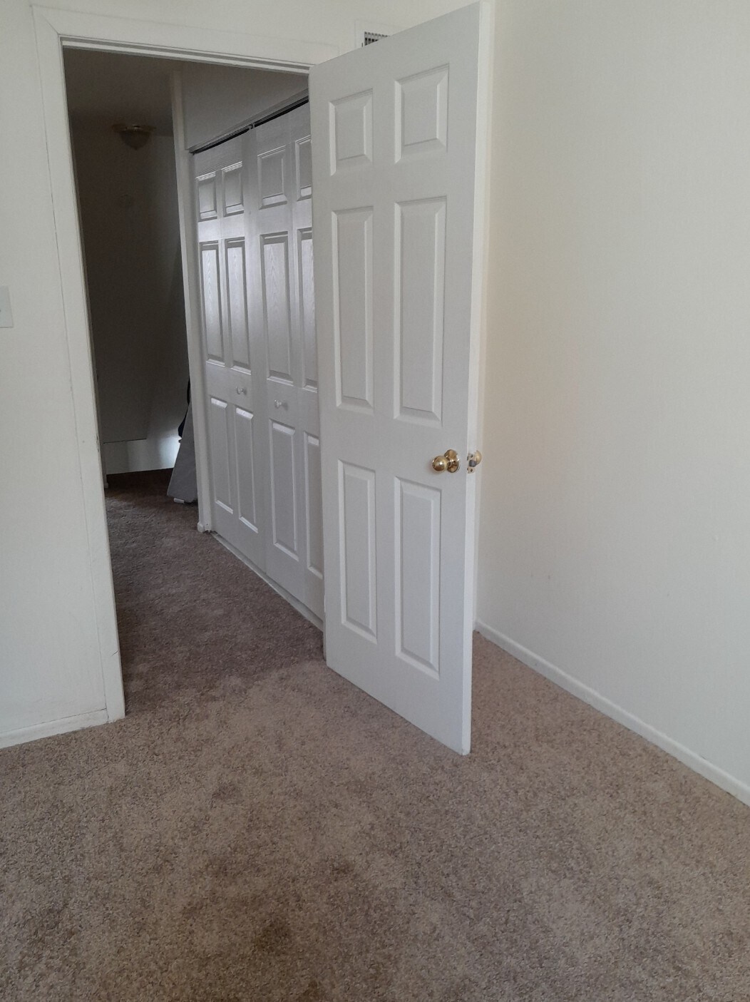 Main bedroom open to the hallway - 1624 Valley Dr