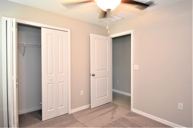 Building Photo - Like New 4 Bedroom Home