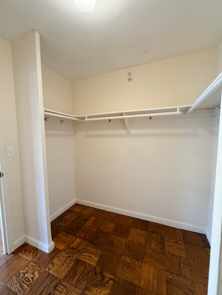 Building Photo - 16 Monmouth Ct
