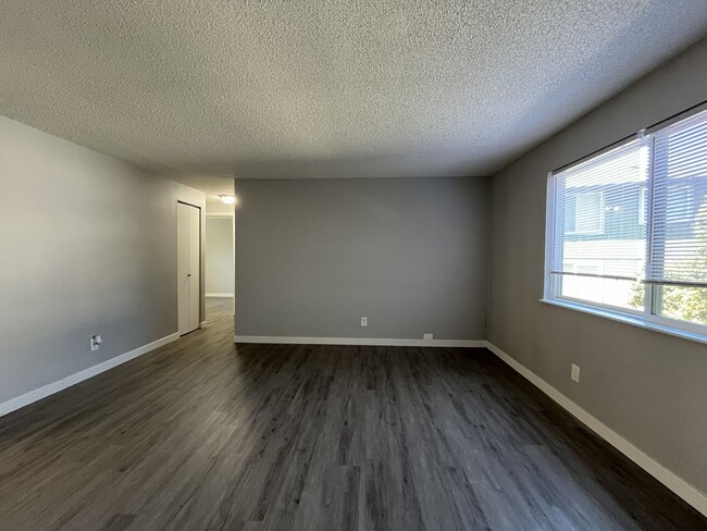Building Photo - 8332 SW 21st Ave