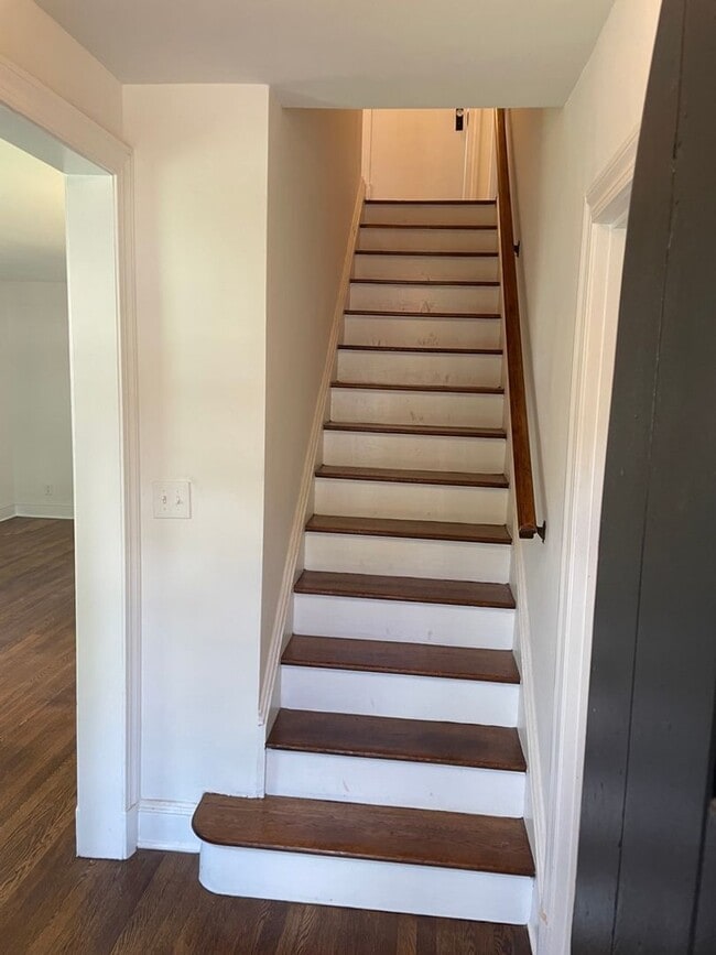 Building Photo - Updated Cute Cape - 3 bedroom, 2 bath -  4509 Fitzhugh Ave.