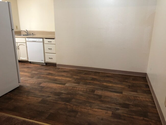 Building Photo - Alviso St