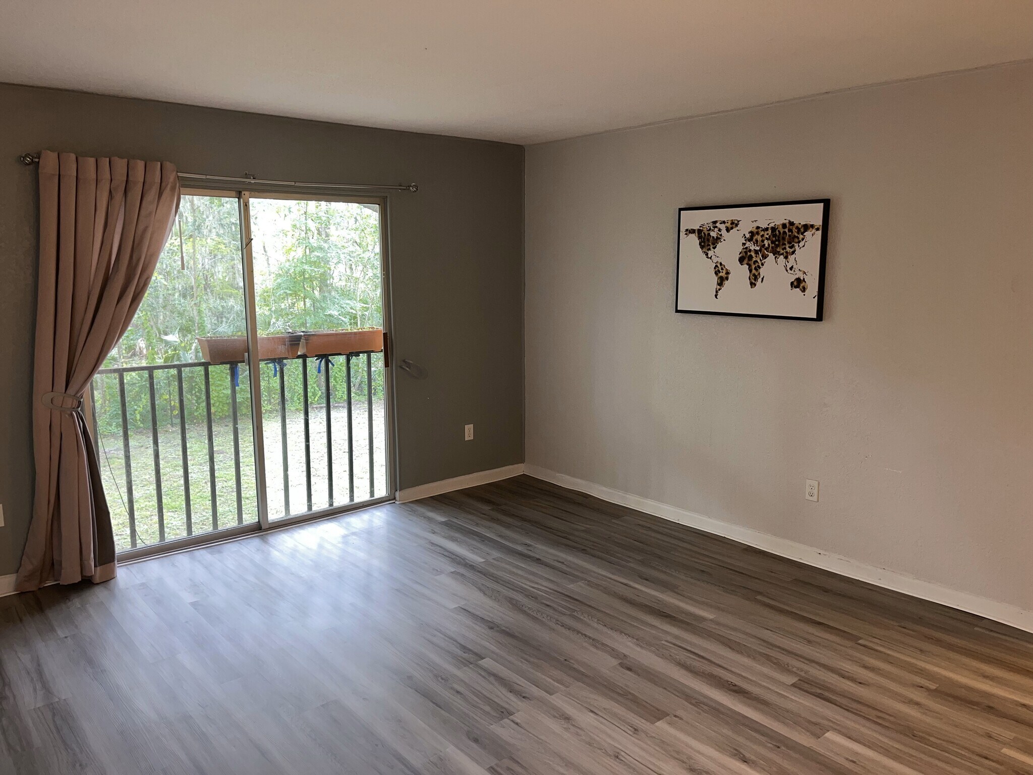 Living Room View - 507 NW 39th Rd