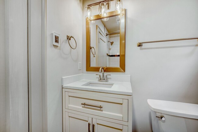 Building Photo - Capitol Hill Home