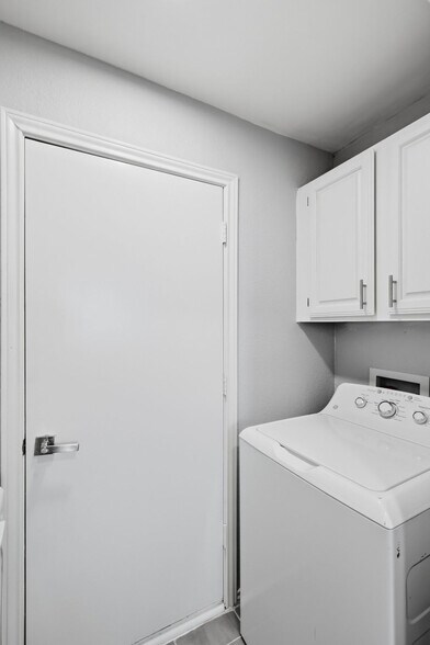 Building Photo - 11092 Quest Dr