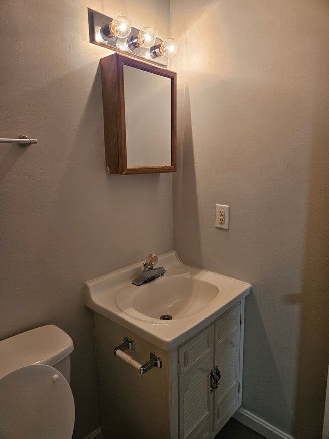 Building Photo - Green Valley Apartments