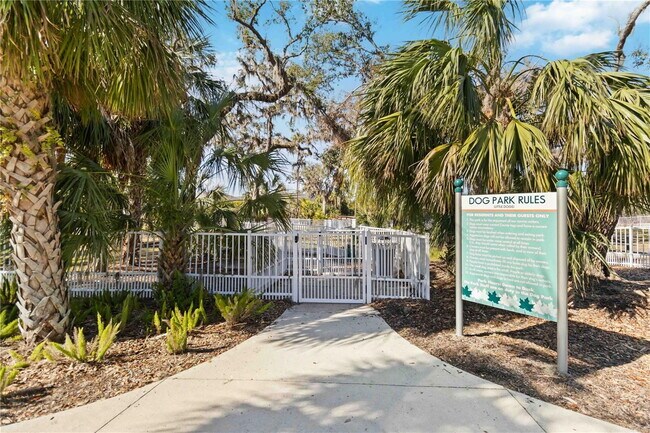 Building Photo - Nearly new 3 bedroom 2 bath home with an a...