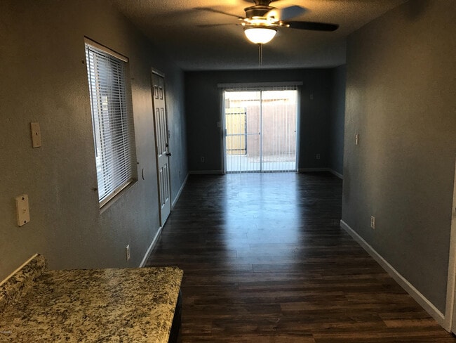 Building Photo - 4410 E Pueblo Ave