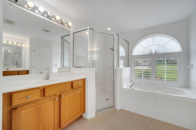 Building Photo - Stunning 4/3 with Fence Enclosed Yard in t...