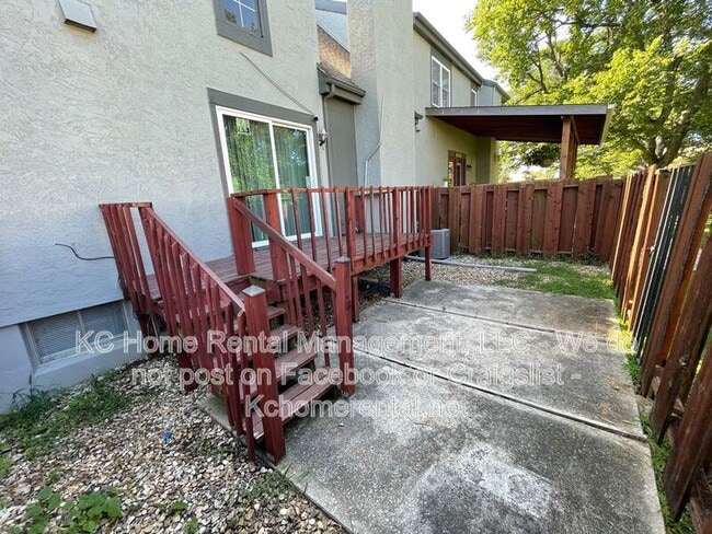 Building Photo - 209 Woodbridge Ln