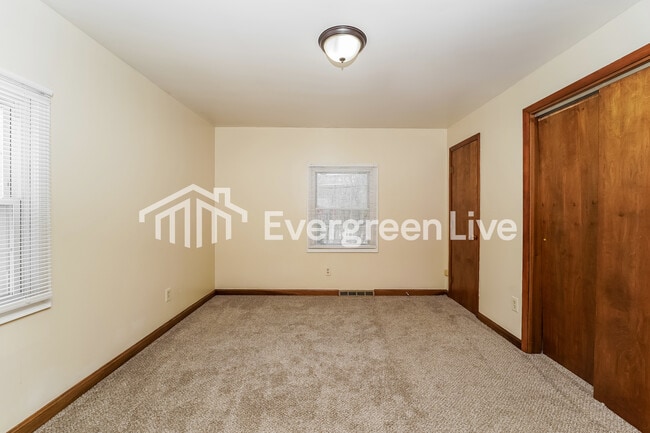 Building Photo - 220 Glendale Ave SE