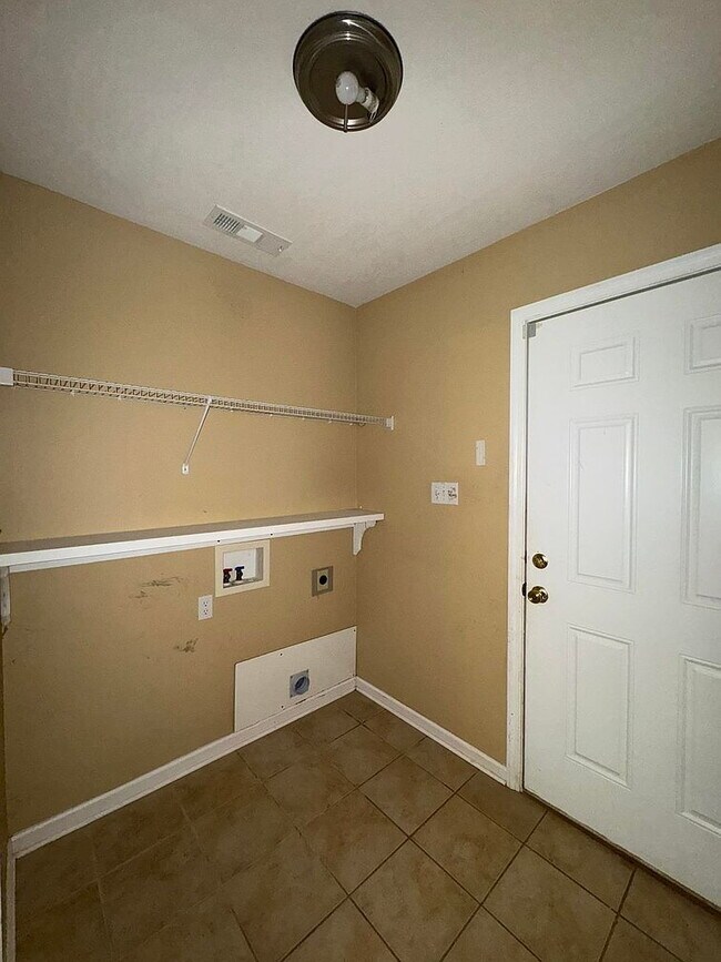 Building Photo - Single Family Home For Rent