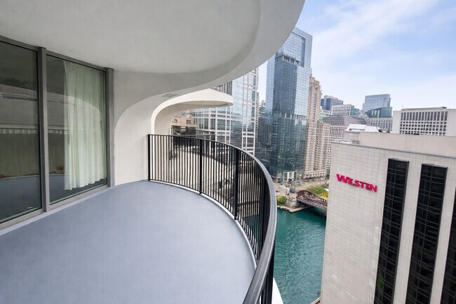 Building Photo - 300 N State St