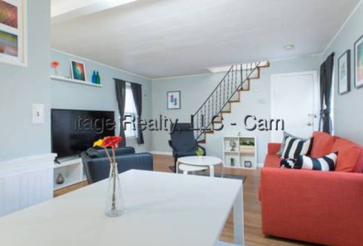 Primary Photo - 256 Hurley St