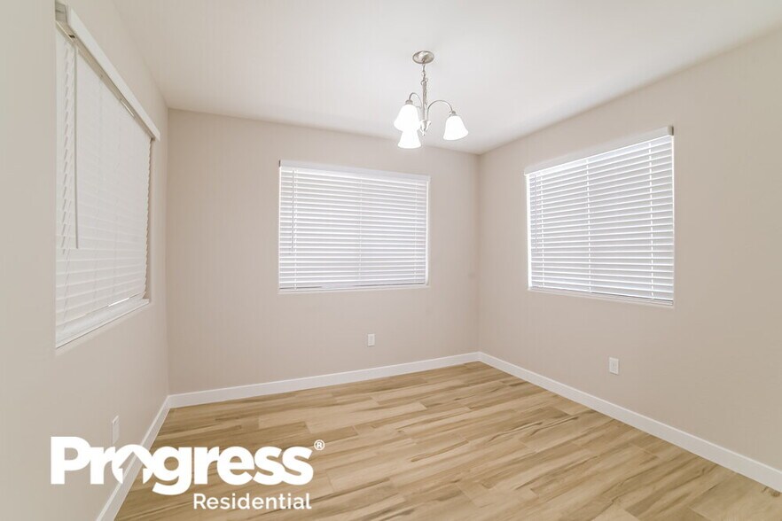 Building Photo - 6519 S 38th Ln