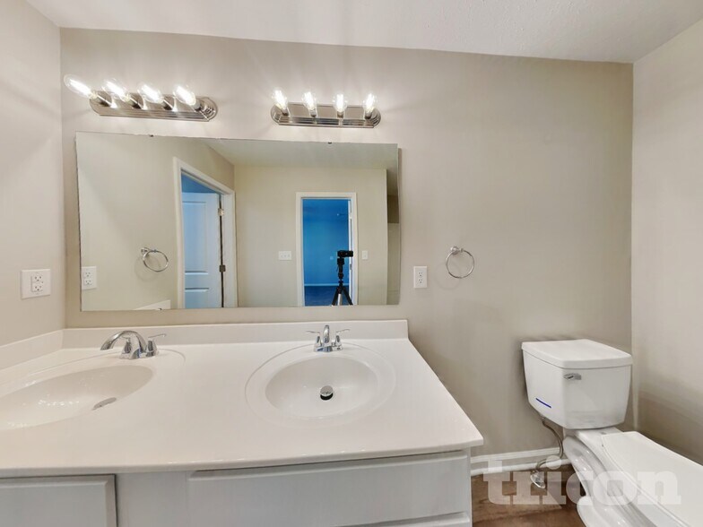 Building Photo - 1105 Tomahawk Pl