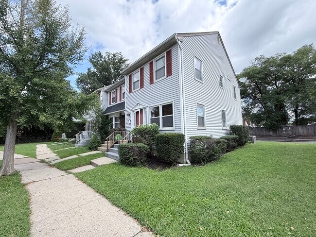 Building Photo - 502 S Logan Ave