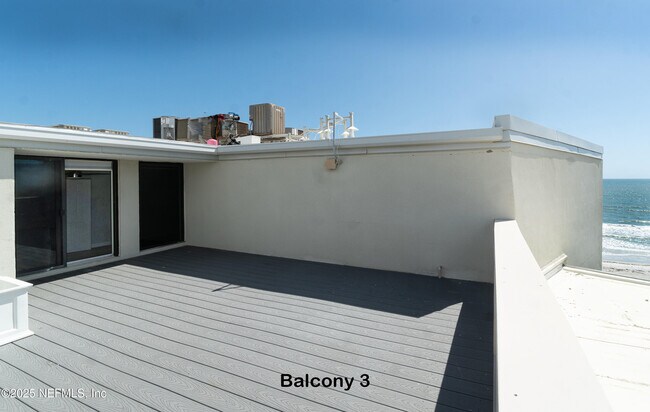 Building Photo - 2100 Ocean Dr S