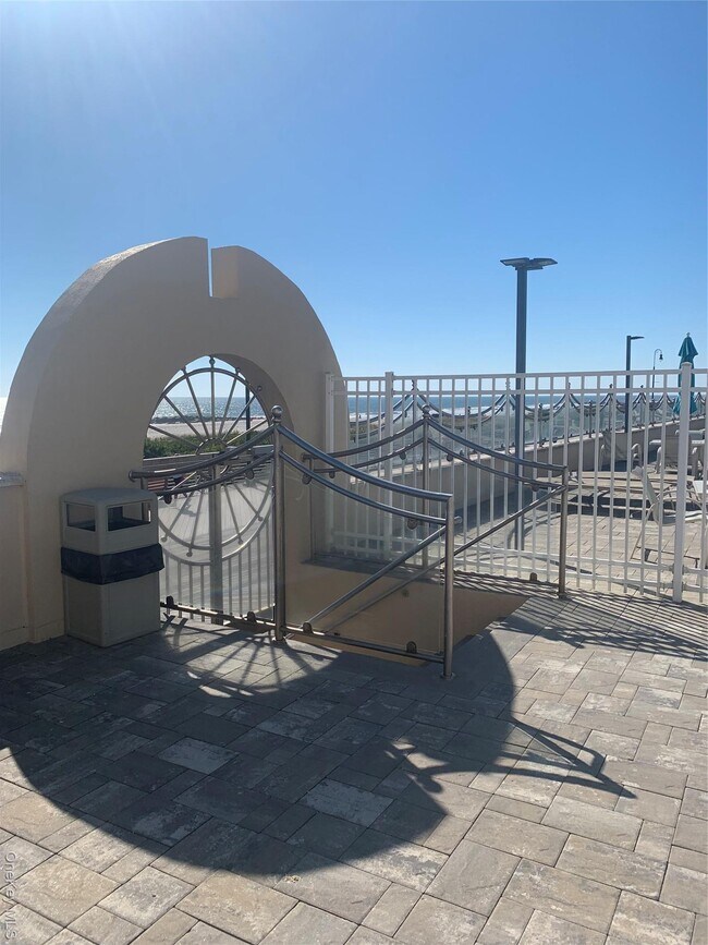 Building Photo - 360 Shore Rd