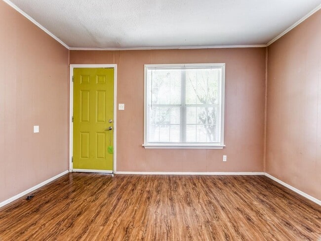 Building Photo - 1136 Garland Ave