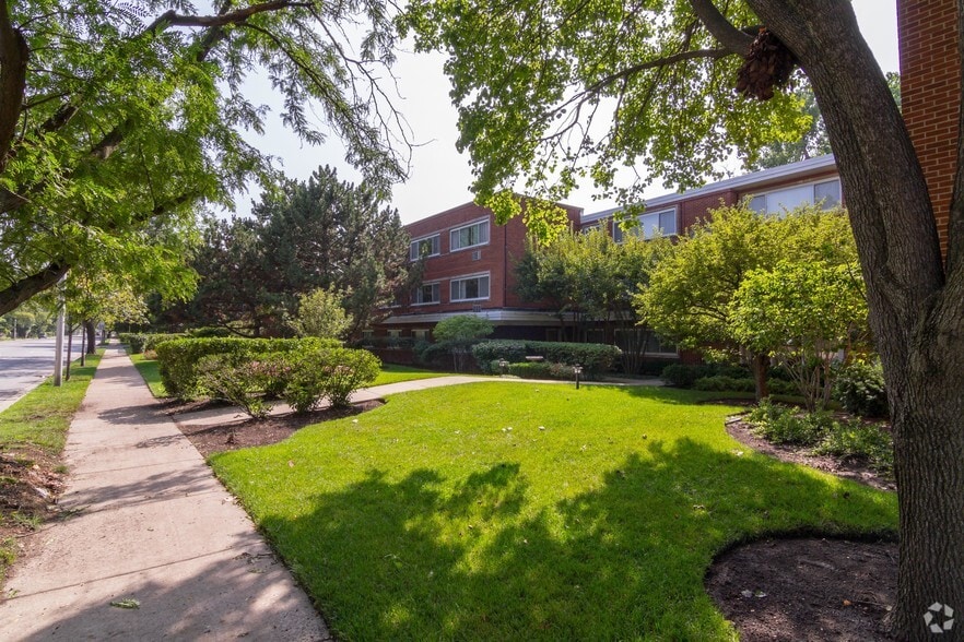 Building Photo - Garden House Apartments