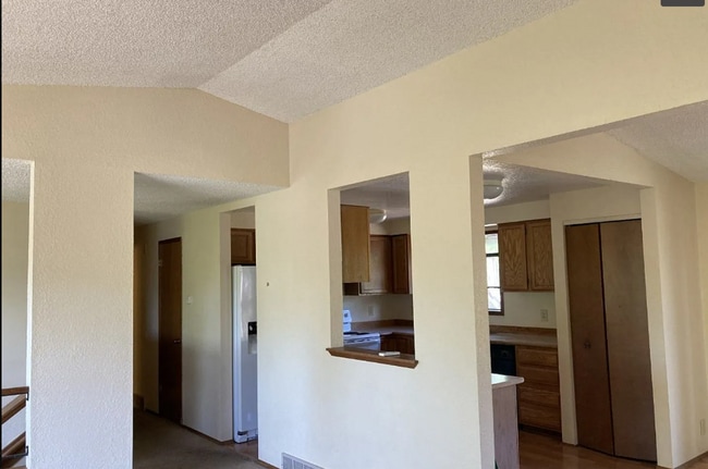Building Photo - 5-Bedroom Home for Rent in Barkley Neighbo...