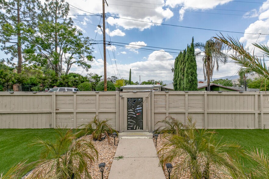 Building Photo - 10630 Samoa Ave