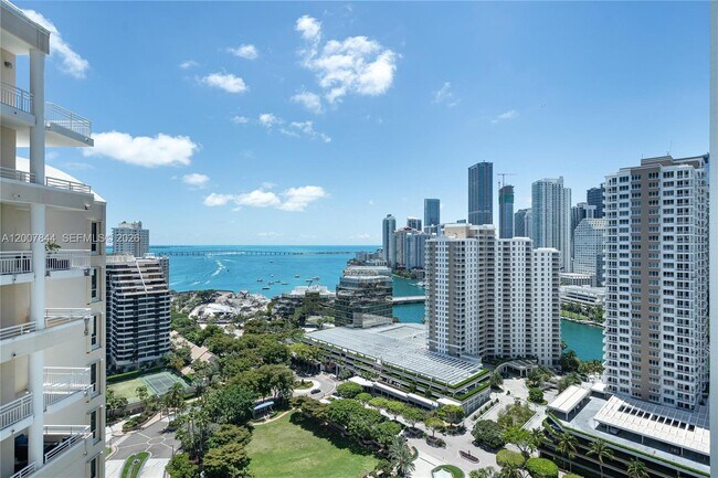 Building Photo - 888 Brickell Key Dr