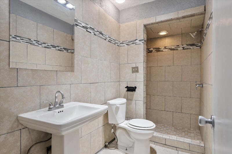 Building Photo - 11009 Bel Air Pl