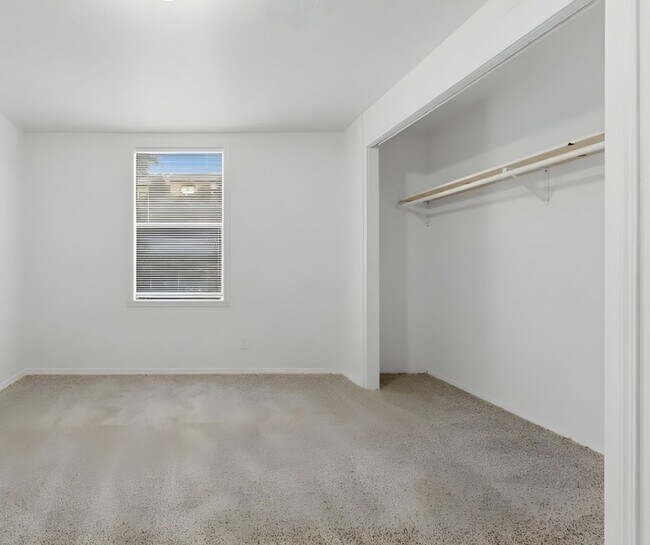 Building Photo - 0125-01