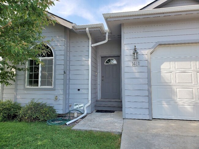 Building Photo - 3bedroom, 2 bathroom with garage