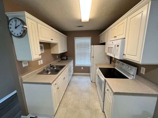 Building Photo - 129 Bennington Ln