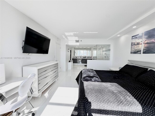 Building Photo - 3600 Mystic Pointe Dr