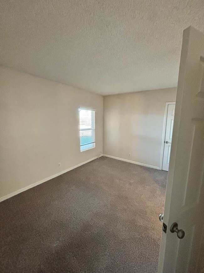 Building Photo - 3028 N Edith Blvd