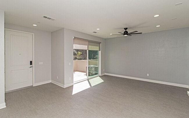 Building Photo - 2+ Bedroom Newer Build, Town Home
