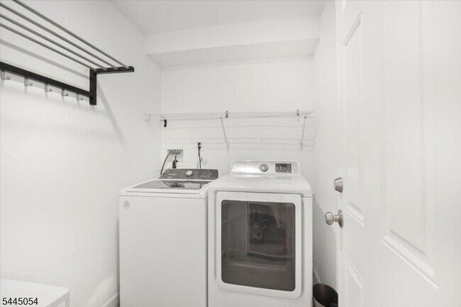 Building Photo - 267 S 10th St