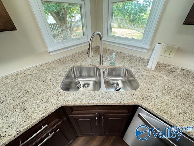 Building Photo - 194 Topaz Rd