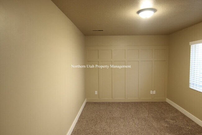 Building Photo - Beautiful Layton Home