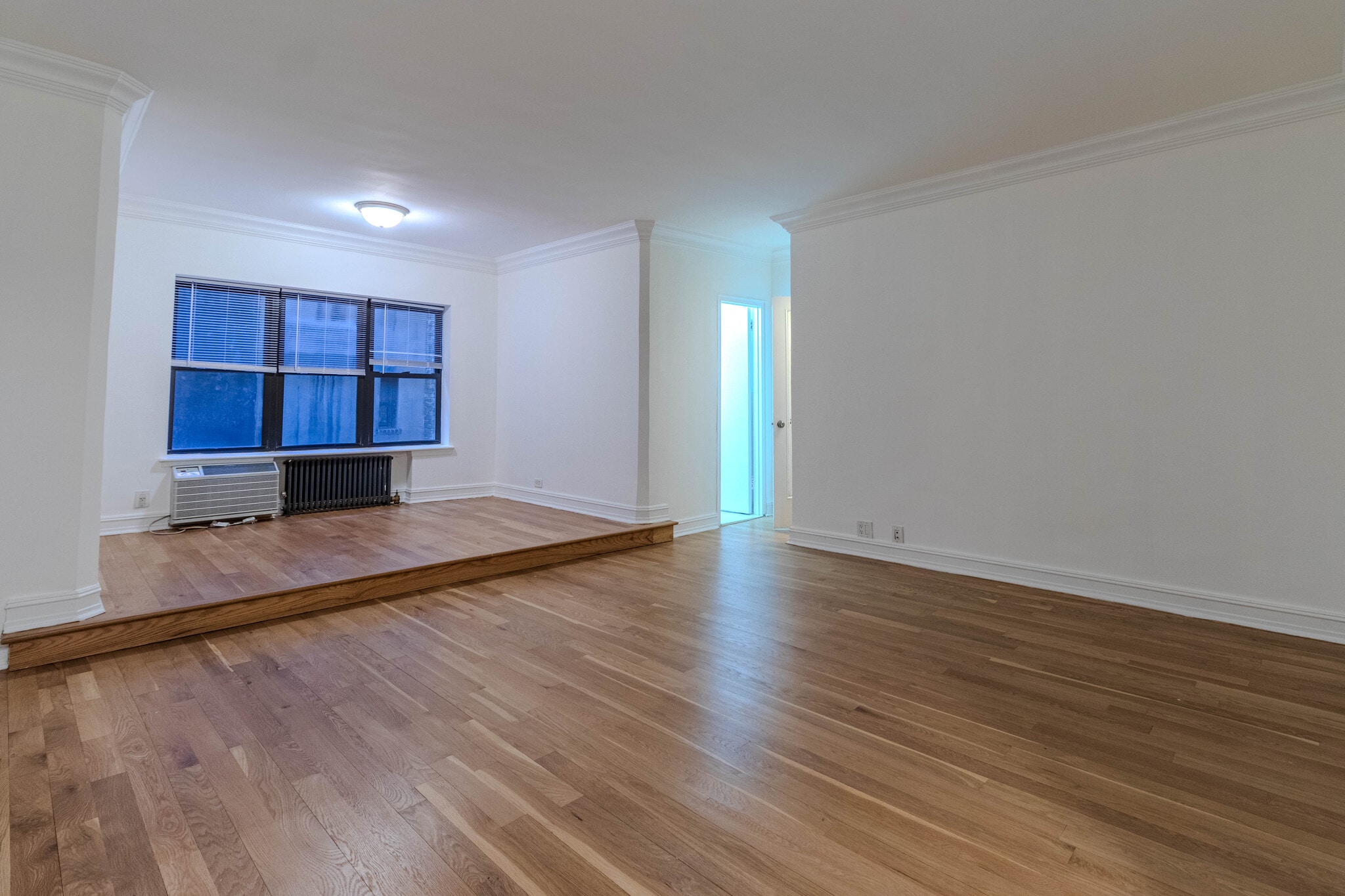 Building Photo - 340 E 50th St