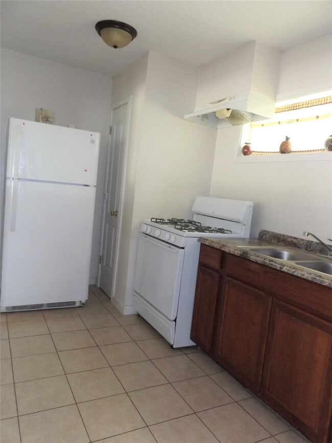 Building Photo - 16114 Avenue D