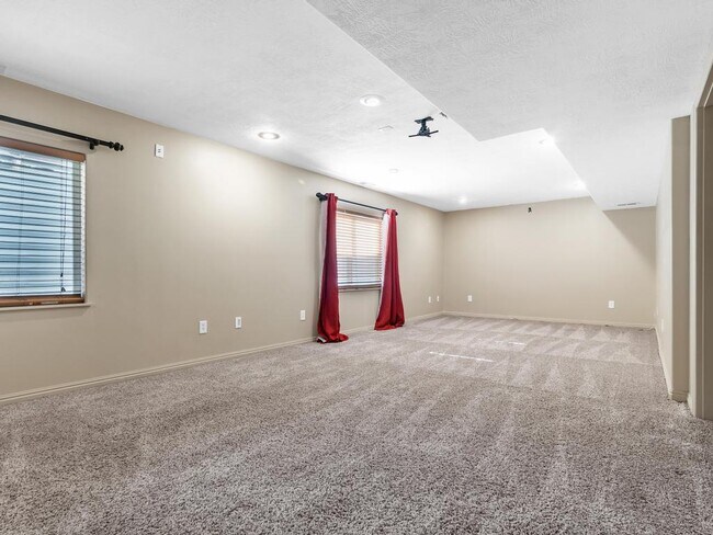 Building Photo - 6313 S Lake Fork Cir