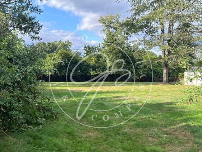 Building Photo - Beautiful 3 bedrooom Washington Local home...