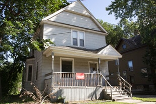 Building Photo - 1811 Como Ave SE