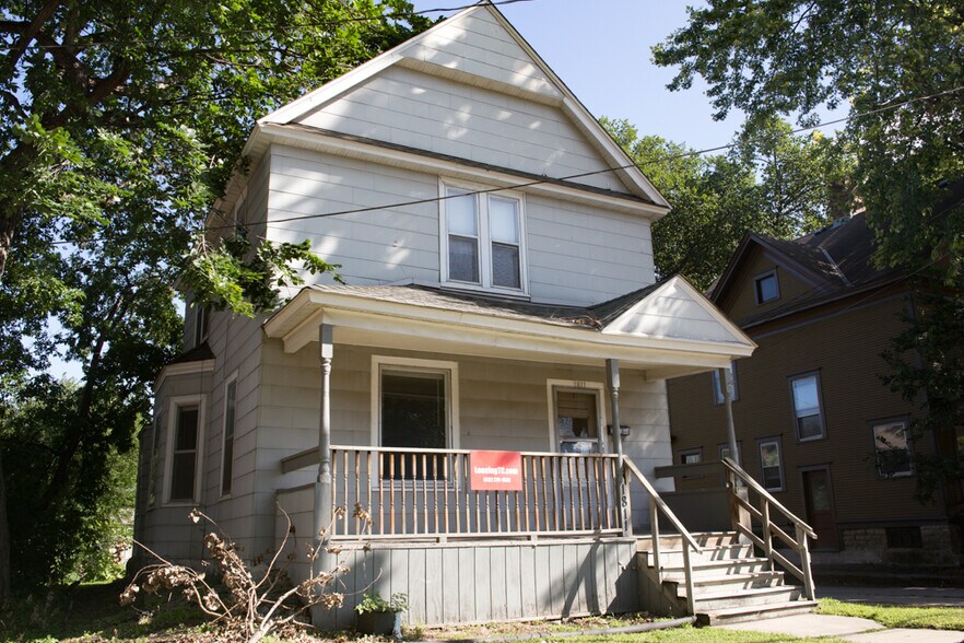 Primary Photo - 1811 Como Ave SE