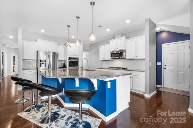 Building Photo - 5829 Dinsmore Ln