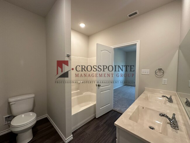 Building Photo - 4 Bedroom 2 Bath in Whitehouse ISD!