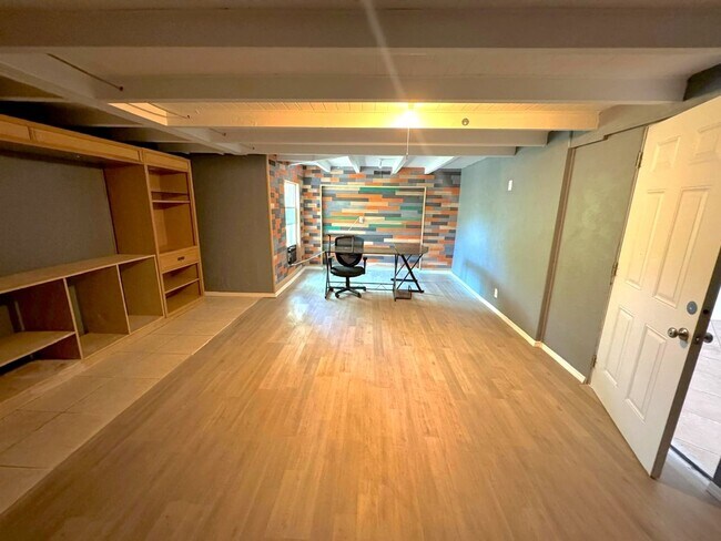 Building Photo - Spacious 2-Bed/2-Bath + Bonus Room Home fo...