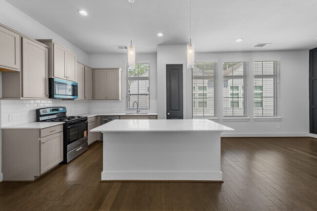 Building Photo - 6033 Cypress St