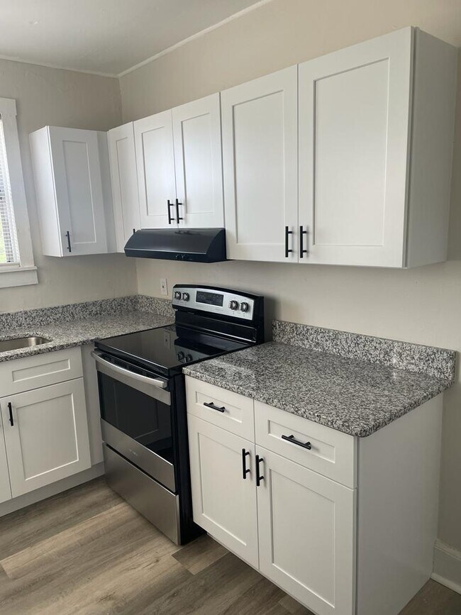 Building Photo - 1411 E Main St